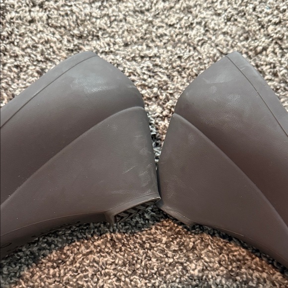 CROCS Women's Charcoal Wedge Shoes - Picture 2 of 3